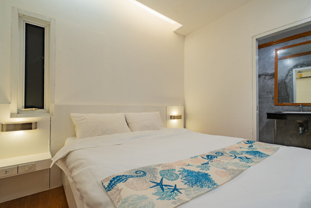 Standard Room at Good Breeze Hostel Phuket — private room with queen bed